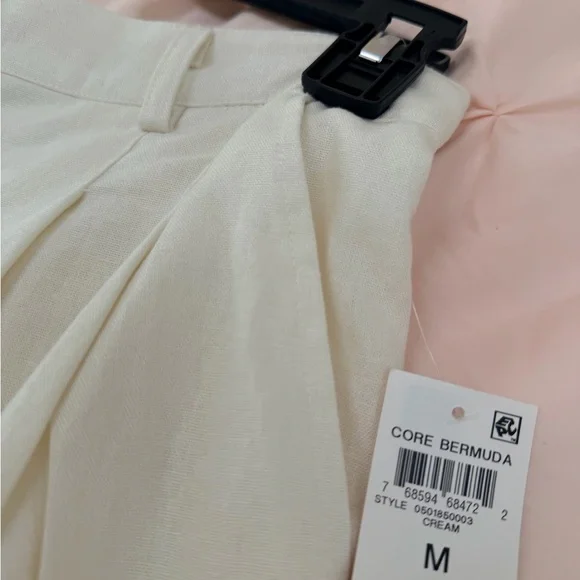 High-Waist Cream Pleated Women's Shorts - Picture 4 of 5